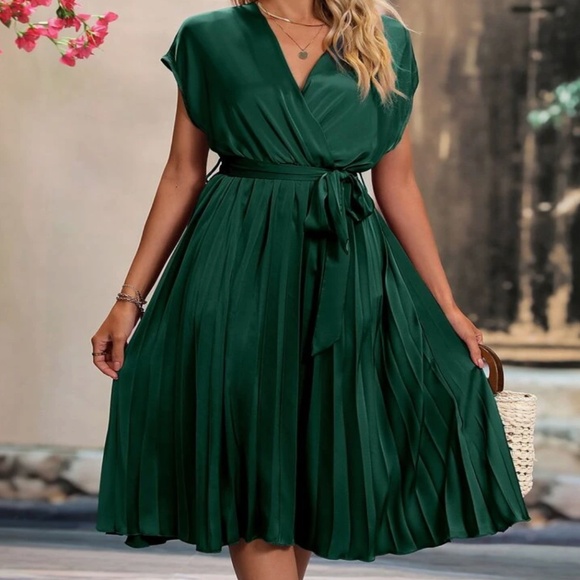 Emerald Green Batwing Pleated Satin Dress - Picture 2 of 10